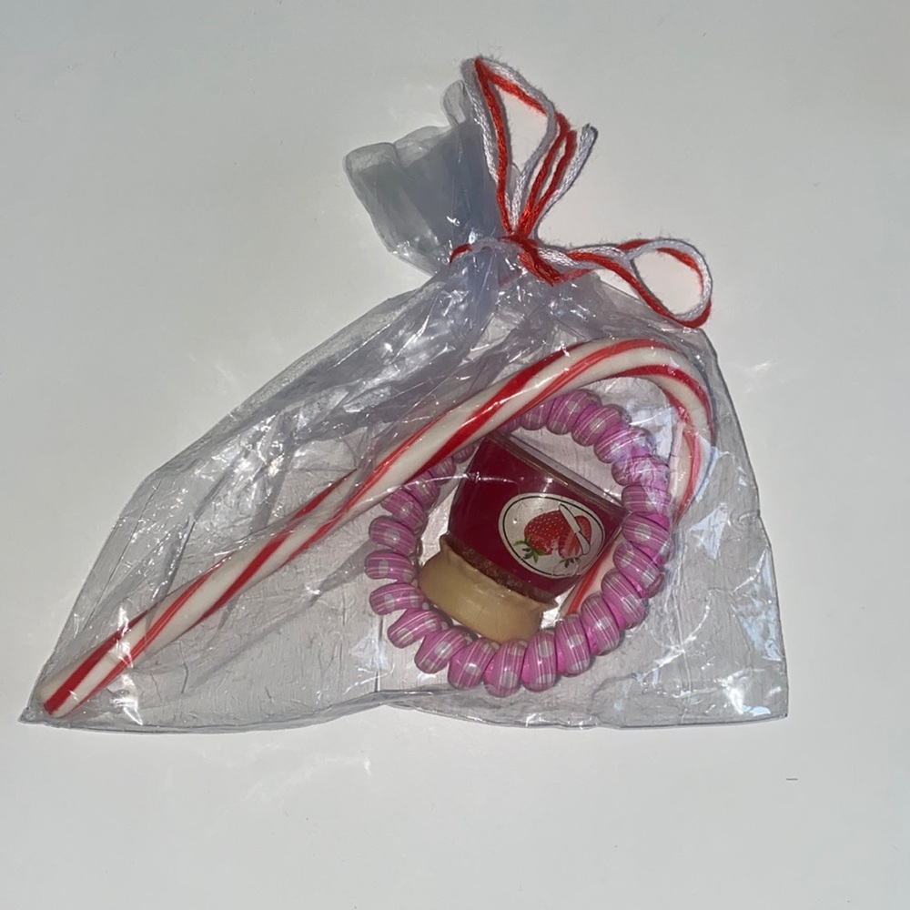 Scrub with candy and bracelet bundle!